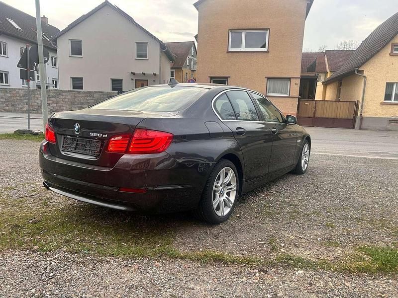 Gebraucht BMW 520 184 PS (135 kW) 2010 Blau Limousine