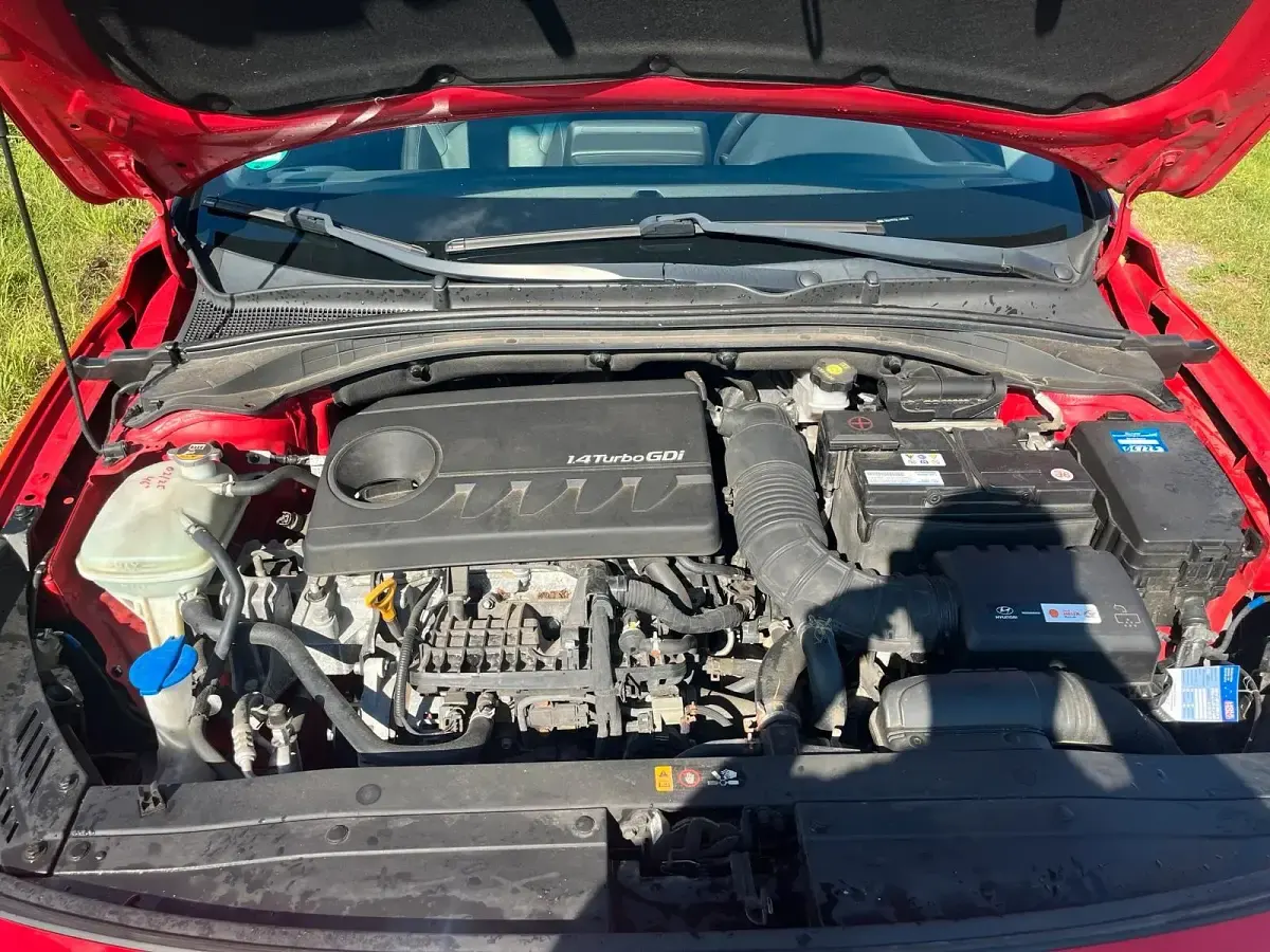 Gebraucht Hyundai i30 140 PS (102 kW) 2017 Rot Limousine