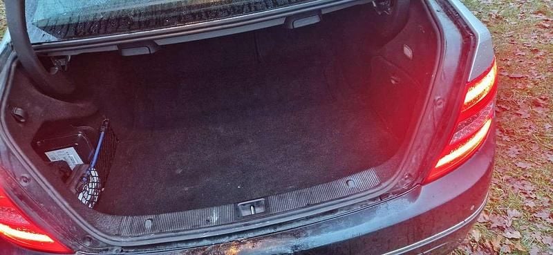 Silber Gebraucht 2009 Mercedes C180 Limousine | 3.500 € (Superpreis) - Bild 1/4