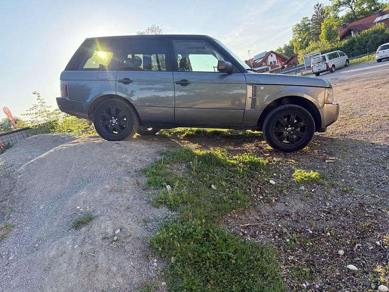 Silber Gebraucht 2010 Land Rover Range Rover Vogue SUV | 8.490 € (Guter Preis) - Bild 1/4