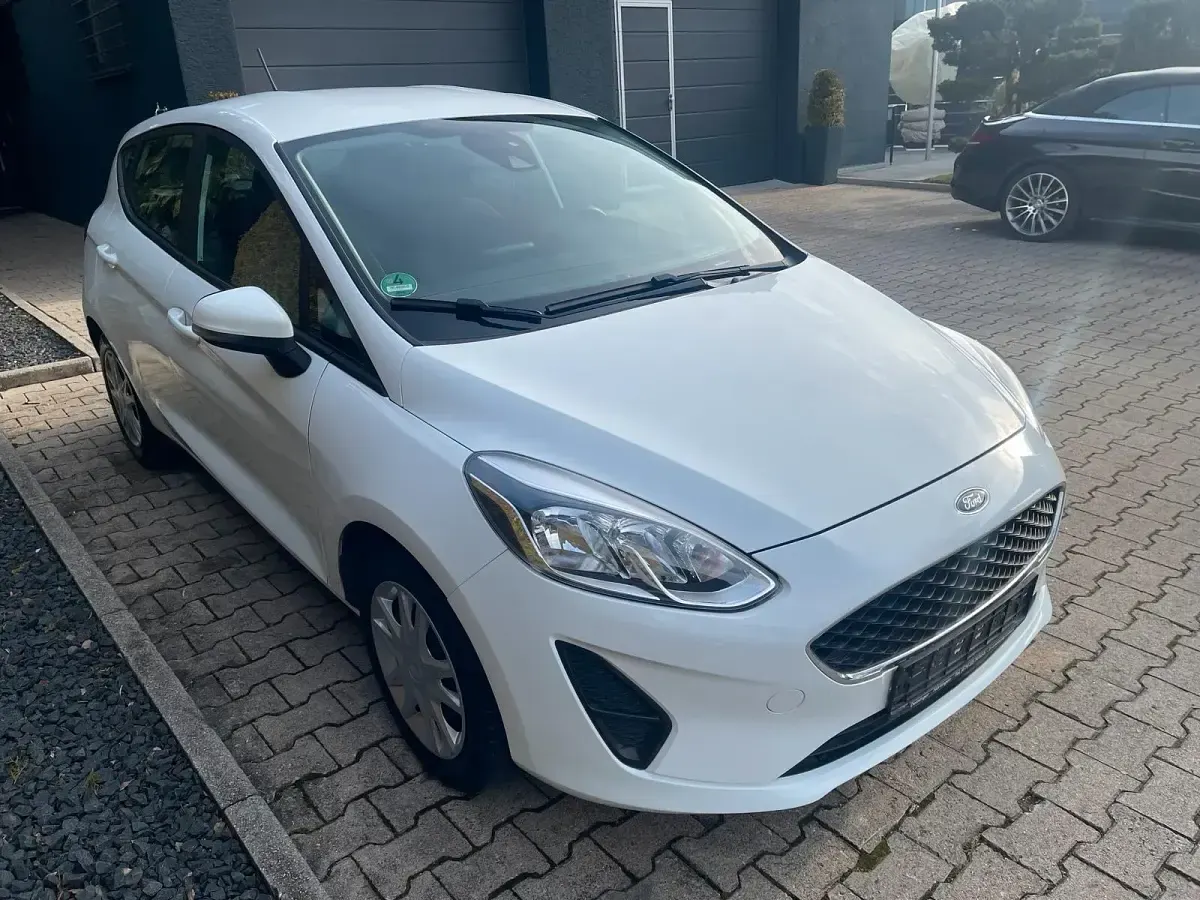 Gebraucht Ford Fiesta 71 PS (52 kW) 2018 Weiß Kleinwagen
