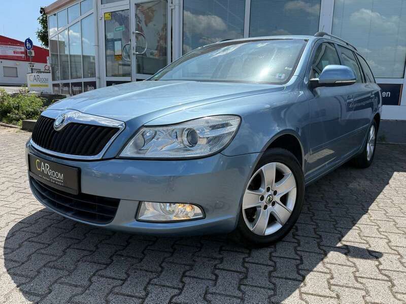 Sedamodra satine/satine blau Gebraucht 2010 Skoda Octavia Elegance Kombi | 2.590 € (Superpreis) - Bild 1/4