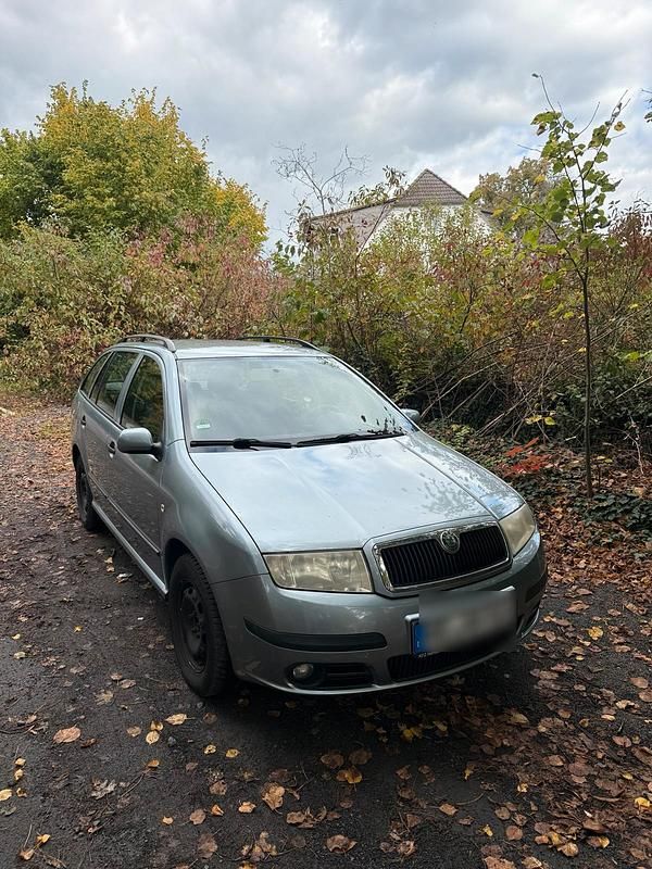 Grau Gebraucht 2006 Skoda Fabia Kombi | 1.399 € (Fairer Preis) - Bild 1/4