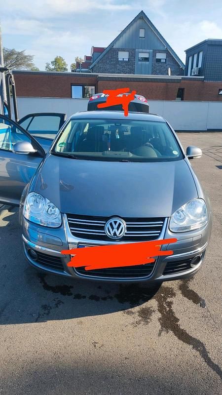 Grau Gebraucht 2010 VW Jetta Limousine | 6.000 € (Fairer Preis) - Bild 1/4