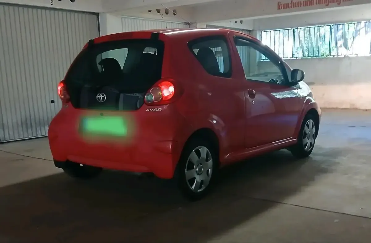 Gebraucht Toyota Aygo 68 PS (50 kW) 2005 Rot Kleinwagen