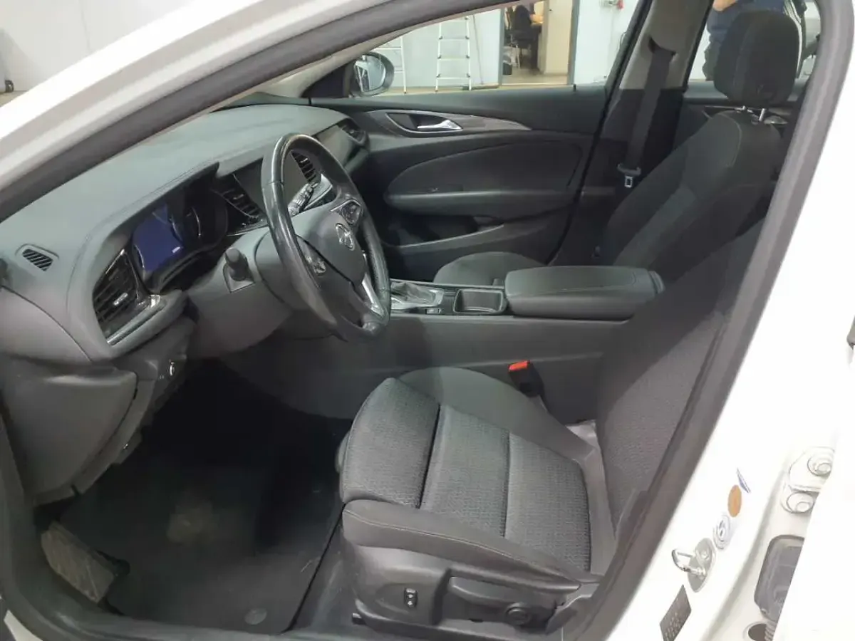 Gebraucht Opel Insignia Business Edition 174 PS (127 kW) 2021 Schneeweiß Kombi