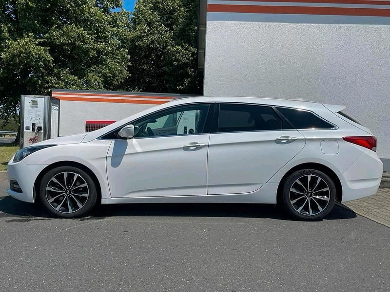 Gebraucht Hyundai i40 Premium 141 PS (103 kW) 2016 Weiß Kombi