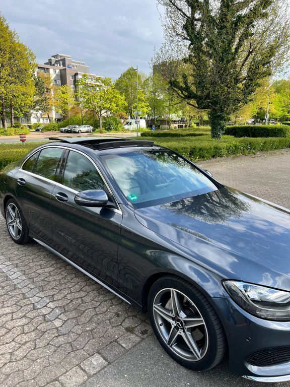 Grau Gebraucht 2015 Mercedes C220 AMG line Limousine | 22.450 € (Teuer) - Bild 1/4