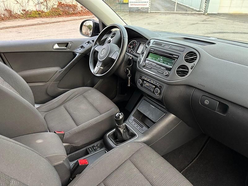 Gebraucht VW Tiguan Trendline 110 PS (80 kW) 2012 Schwarz SUV