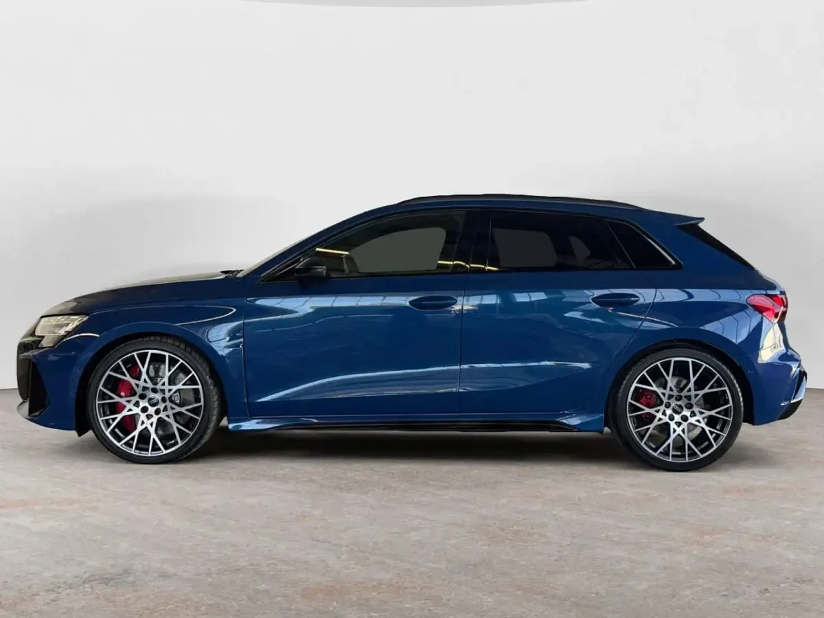 Gebraucht Audi RS3 Sportback Comfort 400 PS (294 kW) 2025 Ascariblau metallic Kleinwagen