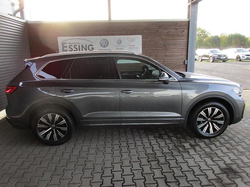 Gebraucht VW Touareg Elegance 231 PS (169 kW) 2024 Grau SUV