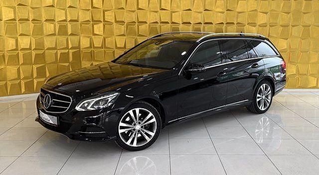 Schwarz Gebraucht 2015 Mercedes E250 Limousine | 16.990 € (Fairer Preis) - Bild 1/4