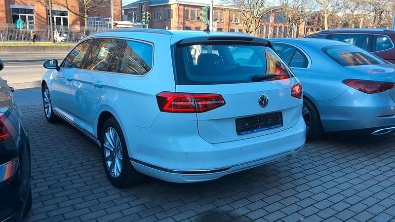 Gebraucht VW Passat Highline 150 PS (110 kW) 2018 Weiß Kombi