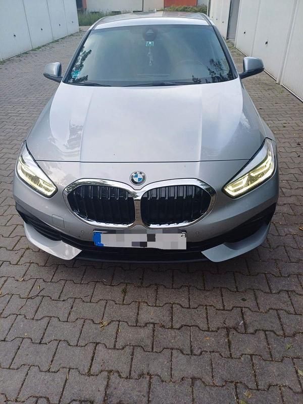 Silber Gebraucht 2021 BMW 116 Advantage Kleinwagen | 17.500 € (Superpreis) - Bild 1/4