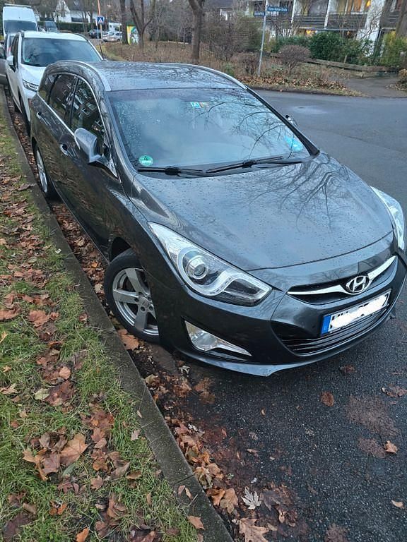 Grau Gebraucht 2014 Hyundai i40 Style Kombi | 3.899 € (Superpreis) - Bild 1/4