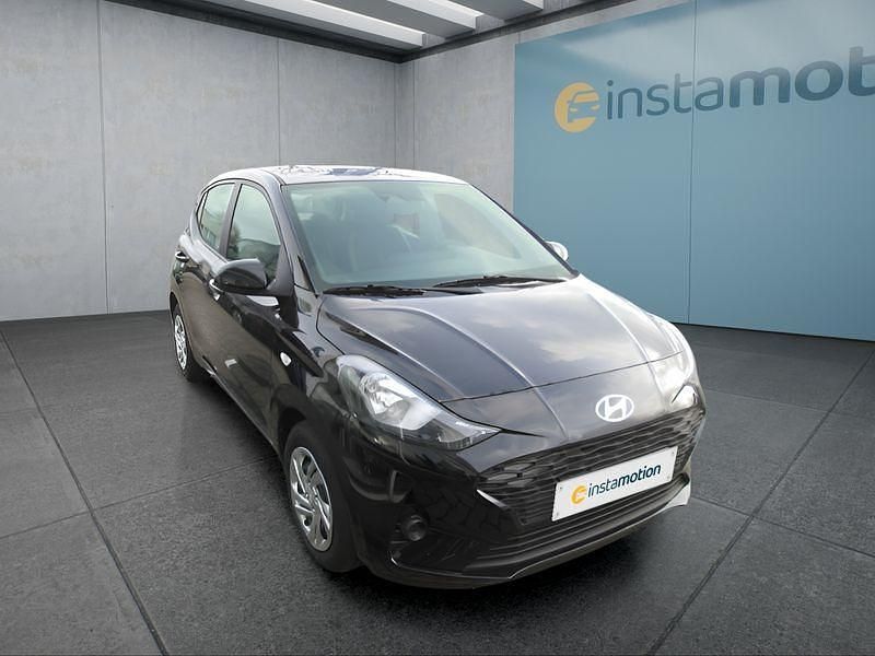Gebraucht Hyundai i10 Select 63 PS (46 kW) 2024 Schwarz Kleinwagen