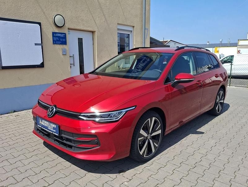 Red kings metallic Neu 2025 VW Golf VIII Kombi | 30.290 € (Guter Preis) - Bild 1/4