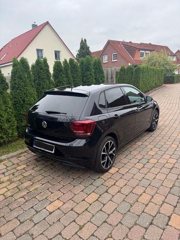 Gebraucht VW Polo 95 PS (69 kW) 2018 Schwarz Kleinwagen