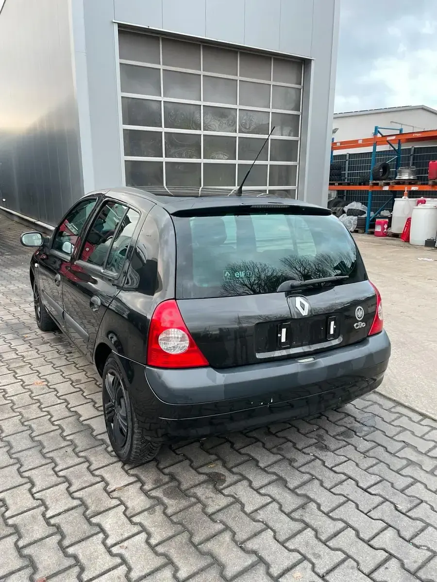 Gebraucht Renault Clio II 75 PS (55 kW) 2003 Schwarz Kleinwagen