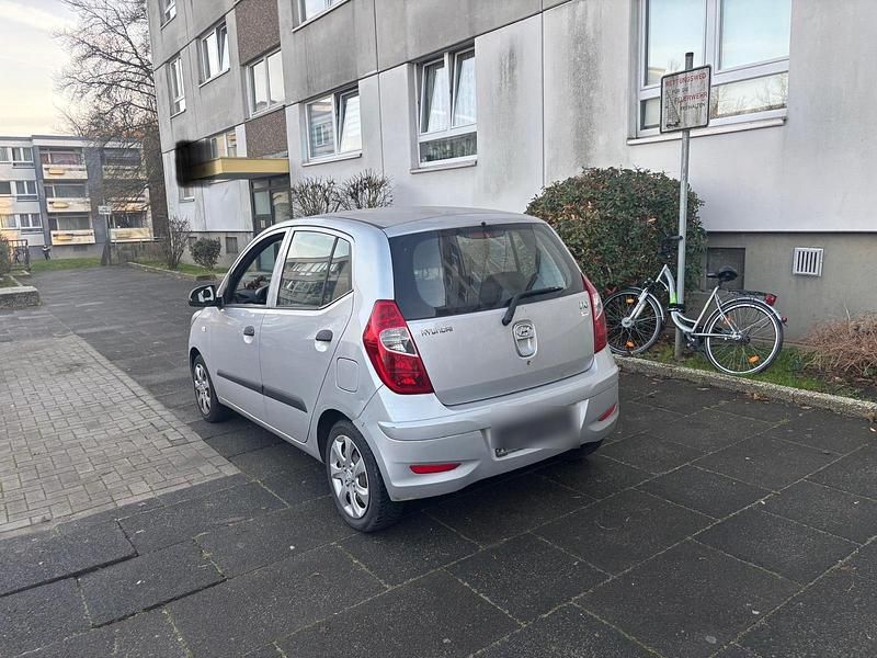 Gebraucht Hyundai i10 69 PS (50 kW) 2011 Grau Kleinwagen