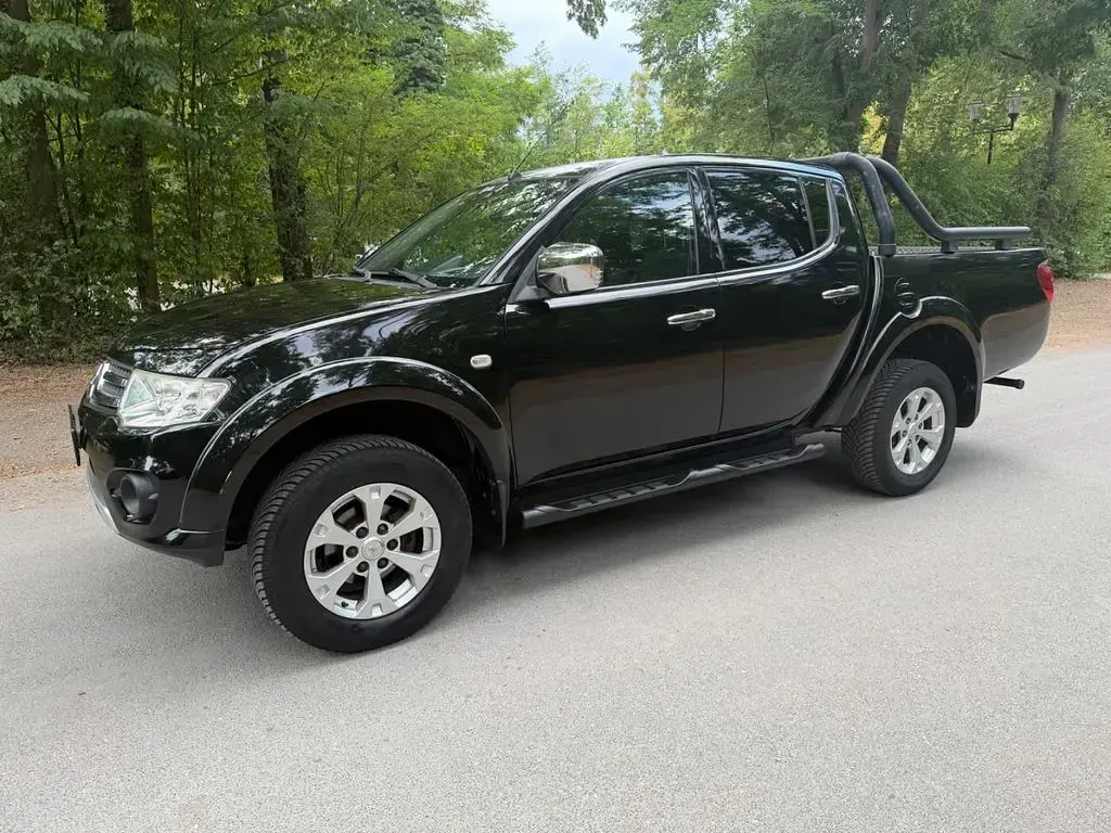 Gebraucht Mitsubishi L200 Intense 178 PS (130 kW) 2014 Schwarz Pickup