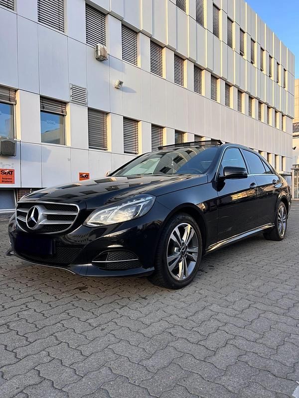 Schwarz Gebraucht 2013 Mercedes E350 Limousine | 15.000 € (Etwas zu teuer) - Bild 1/4