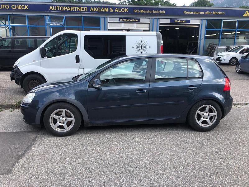 Blau Gebraucht 2004 VW Golf V Sportline Limousine | 990 € (Superpreis) - Bild 1/4