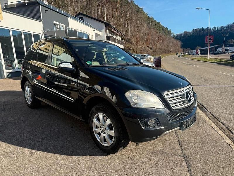 Schwarz Gebraucht 2008 Mercedes ML320 SUV | 7.979 € (Guter Preis) - Bild 1/4