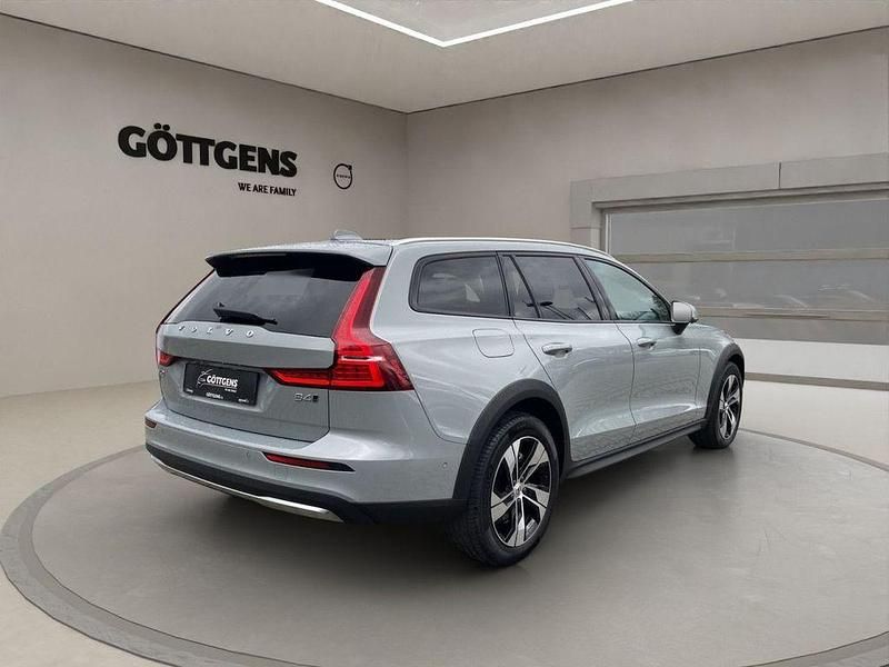Gebraucht Volvo V60 CC Plus 197 PS (144 kW) 2024 Grau Kombi