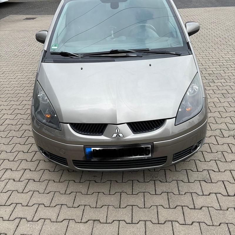 Grau Gebraucht 2007 Mitsubishi Colt Kleinwagen | 2.100 € (Fairer Preis) - Bild 1/4