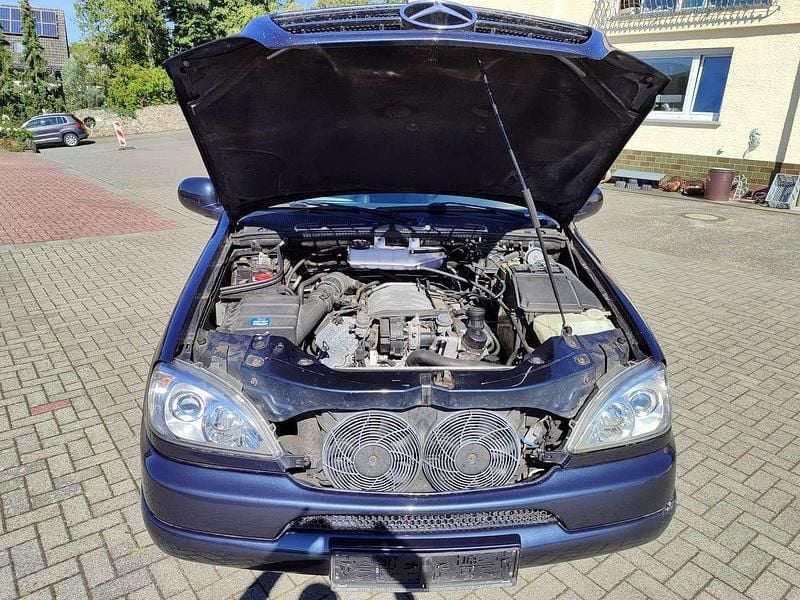 Gebraucht Mercedes ML430 272 PS (200 kW) 1998 Blau SUV