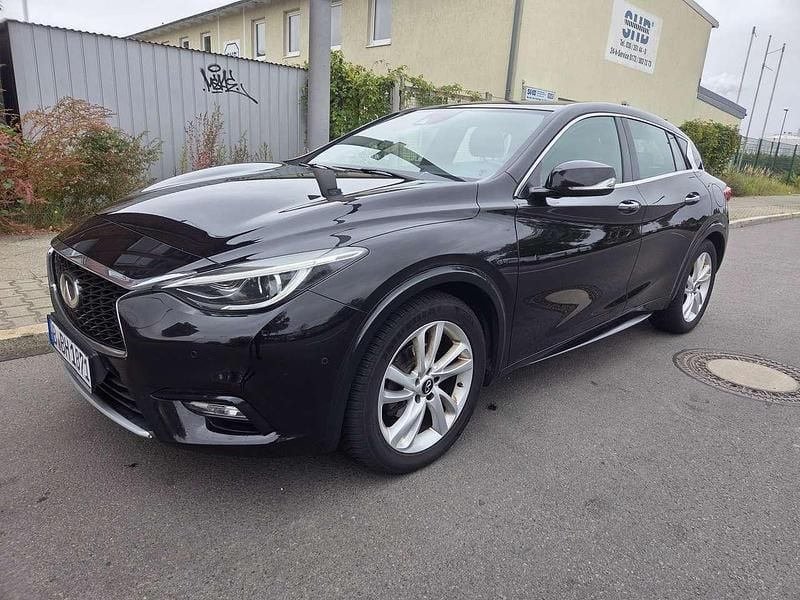 Schwarz Gebraucht 2016 Infiniti Q30 Premium Kleinwagen | 9.900 € (Fairer Preis) - Bild 1/4