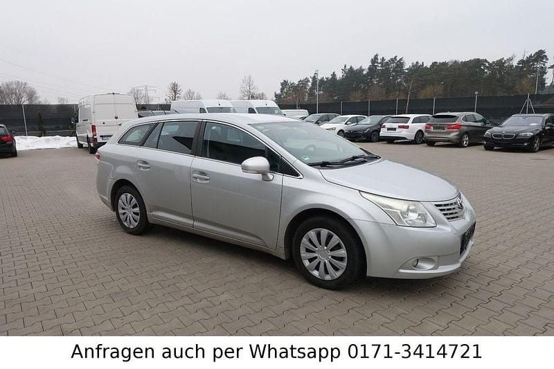 Gebraucht Toyota Avensis Edition 132 PS (97 kW) 2010 Silber Kombi