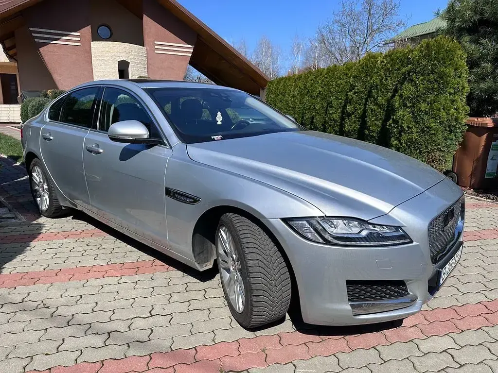 Gebraucht Jaguar XF Portfolio 179 PS (131 kW) 2017 Silber Limousine