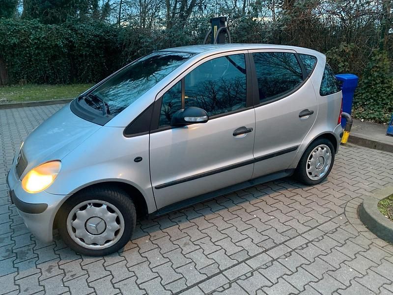 Silber Gebraucht 2003 Mercedes A140 Kleinwagen | 1.850 € - Bild 1/4