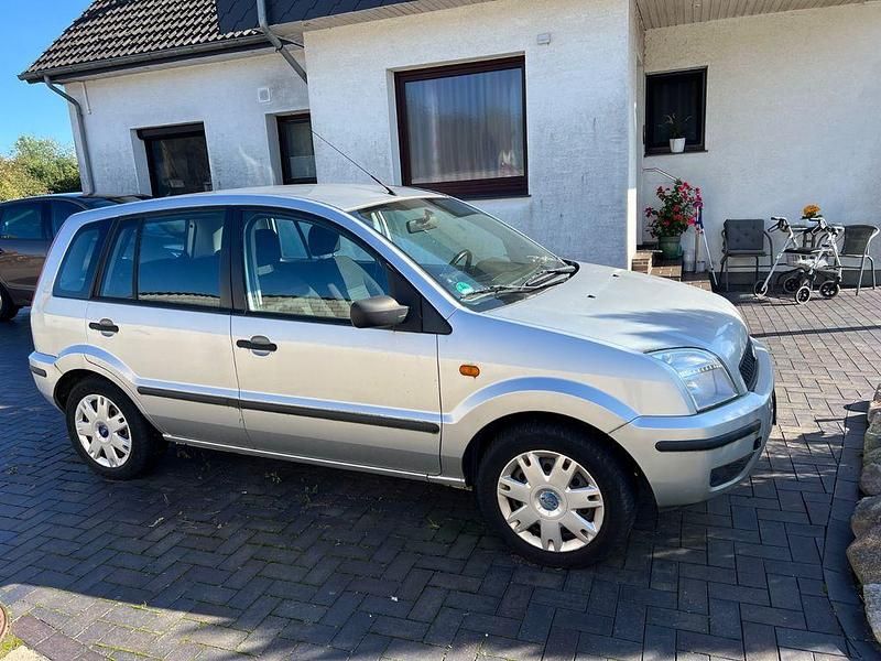 Silber Gebraucht 2004 Ford Fusion Ambiente Limousine | 666 € (Superpreis) - Bild 1/4