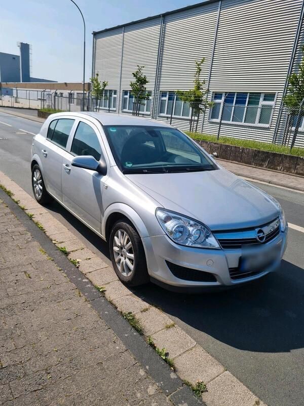 Silber Gebraucht 2009 Opel Astra Limousine | 5.000 € (Fairer Preis) - Bild 1/4