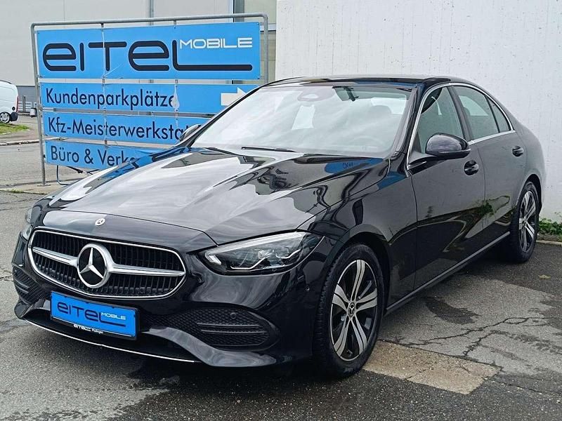Obsidianschwarz metalliclack Gebraucht 2022 Mercedes C200 Avantgarde Limousine | 32.990 € (Fairer Preis) - Bild 1/4