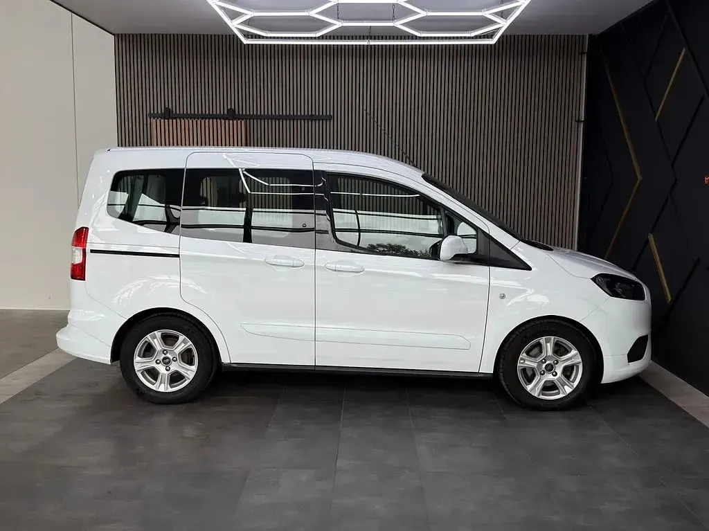 Gebraucht Ford Tourneo Courier 101 PS (74 kW) 2019 Weiß Van / Kleinbus