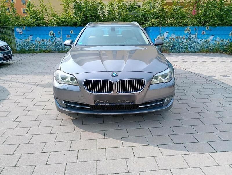 Grau Gebraucht 2012 BMW 530 M Sport Kombi | 10.000 € (Guter Preis) - Bild 1/4