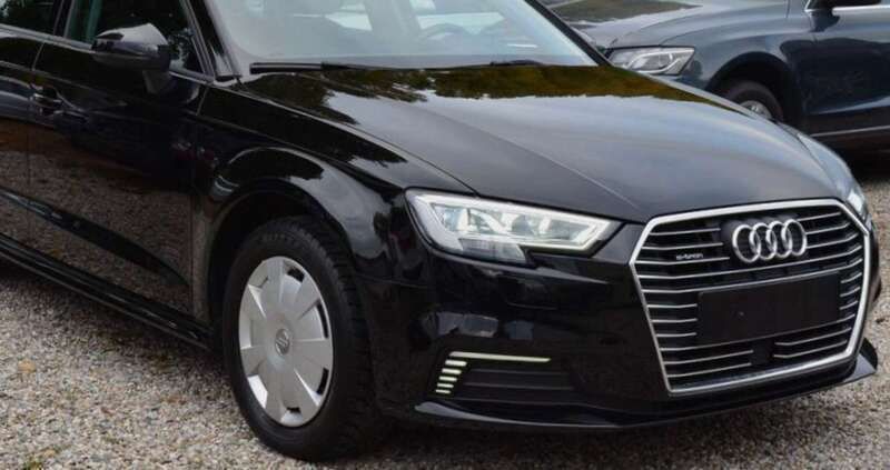 Brillantschwarz Gebraucht 2020 Audi A3 Sportback e-tron Limousine | 17.650 € (Superpreis) - Bild 1/4