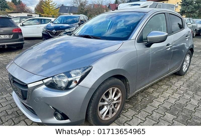 Grau Gebraucht 2016 Mazda 2 Limousine | 5.900 € (Superpreis) - Bild 1/4