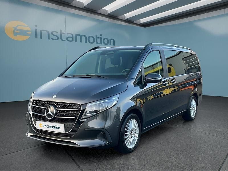 Grau Gebraucht 2025 Mercedes V220 Van / Kleinbus | 64.449 € - Bild 1/4