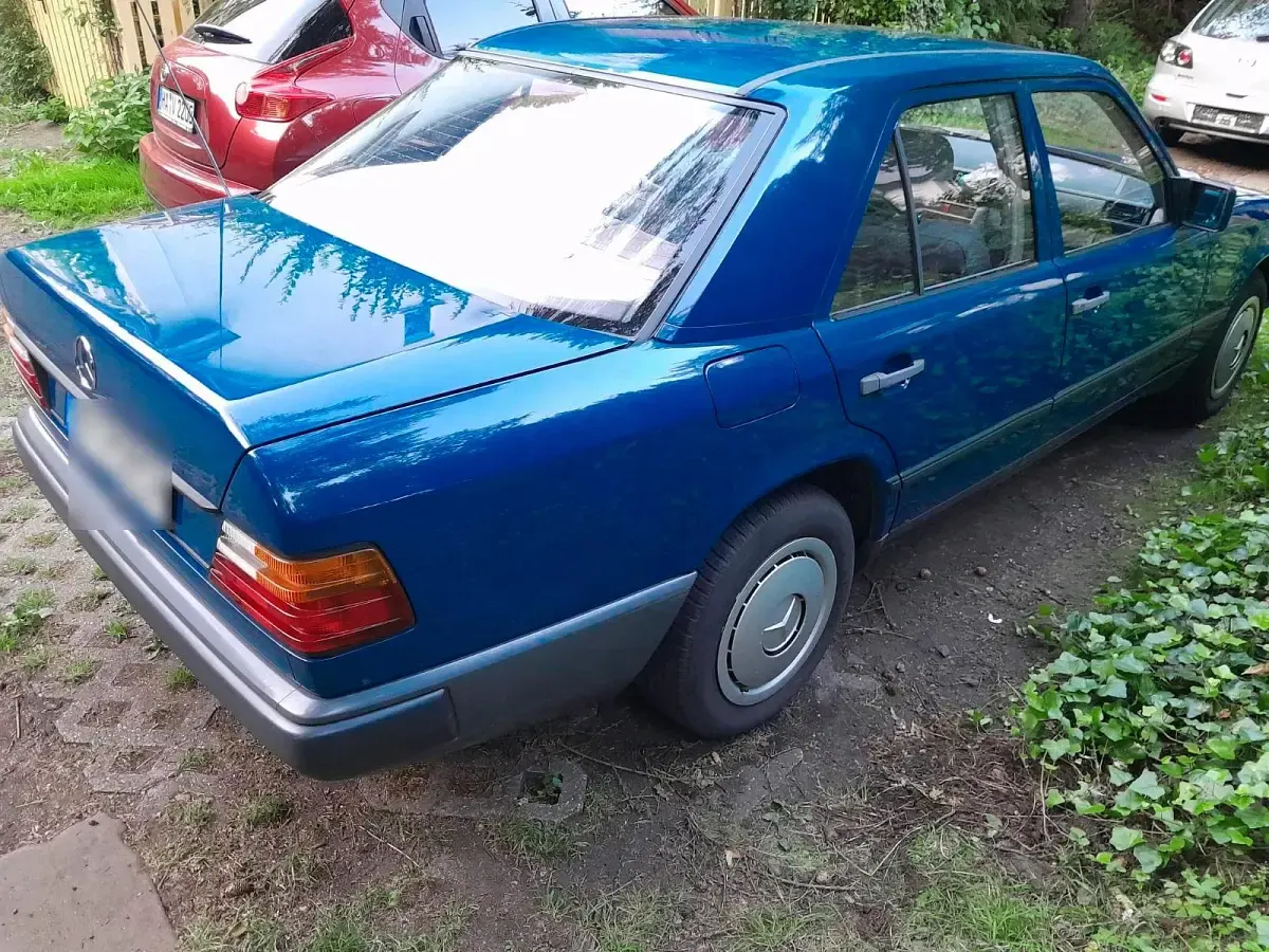 Gebraucht Mercedes 200 107 PS (78 kW) 1988 Blau Limousine