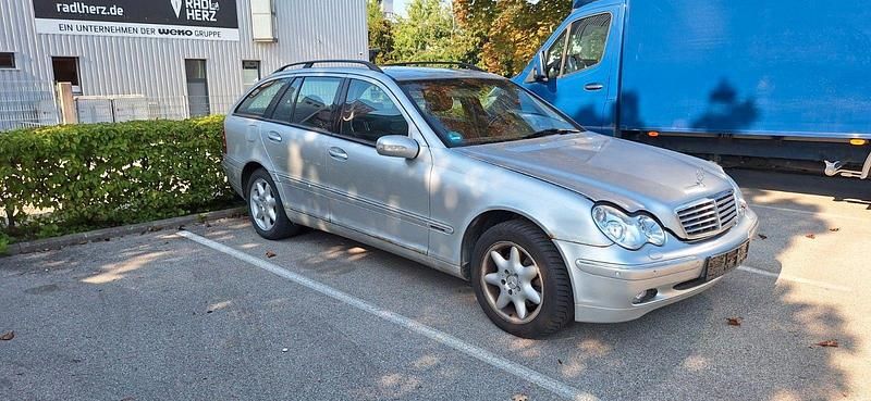 Silber Gebraucht 2002 Mercedes C320 Elegance Kombi | 1.599 € (Superpreis) - Bild 1/4