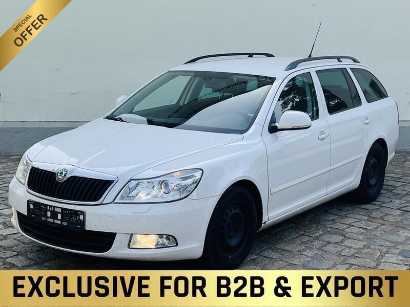Weiß Gebraucht 2011 Skoda Octavia Family Kombi | 3.800 € (Etwas zu teuer) - Bild 1/4