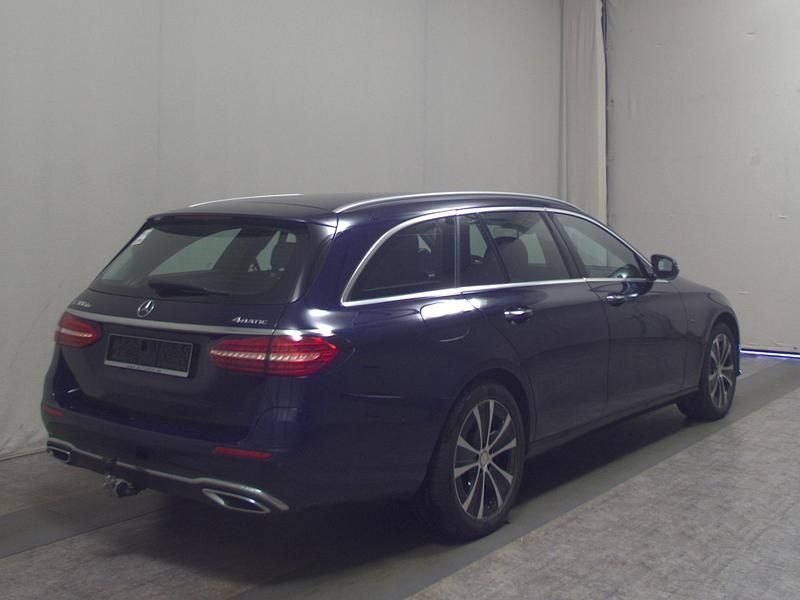 Gebraucht Mercedes E300 Avantgarde 306 PS (225 kW) 2021 Cavansitblau metallic Kombi