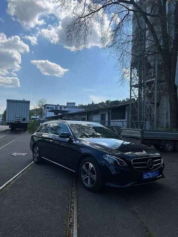 Gebraucht Mercedes E220 194 PS (142 kW) 2019 Cavansitblau  metalliclack Kombi