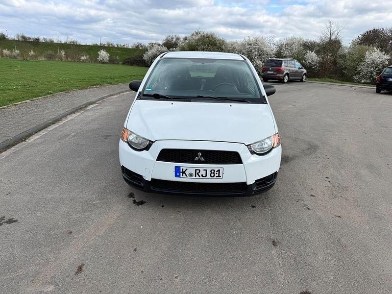 Gebraucht Mitsubishi Colt Edition 95 PS (69 kW) 2011 Weiß Kleinwagen