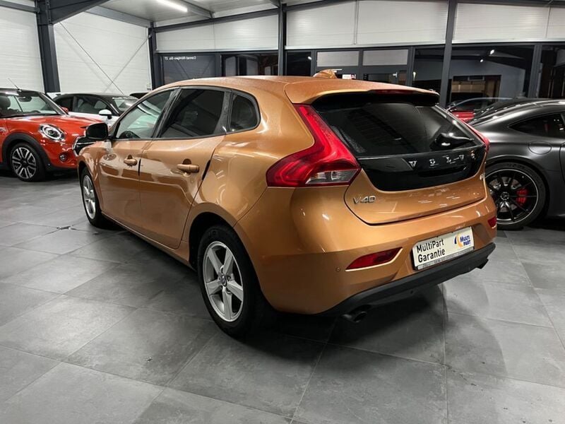 Gebraucht Volvo V40 Kinetic 150 PS (110 kW) 2012 Vibrant copper / metallic Kombi